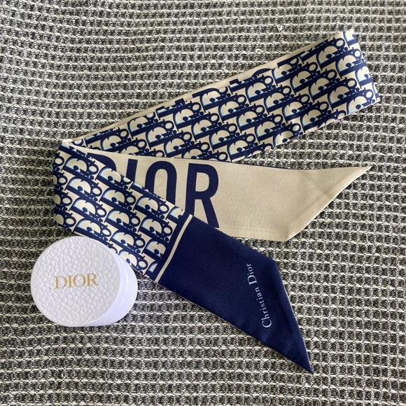 Dior 30 Montiagne Silk Twilly - Picture 1 of 4